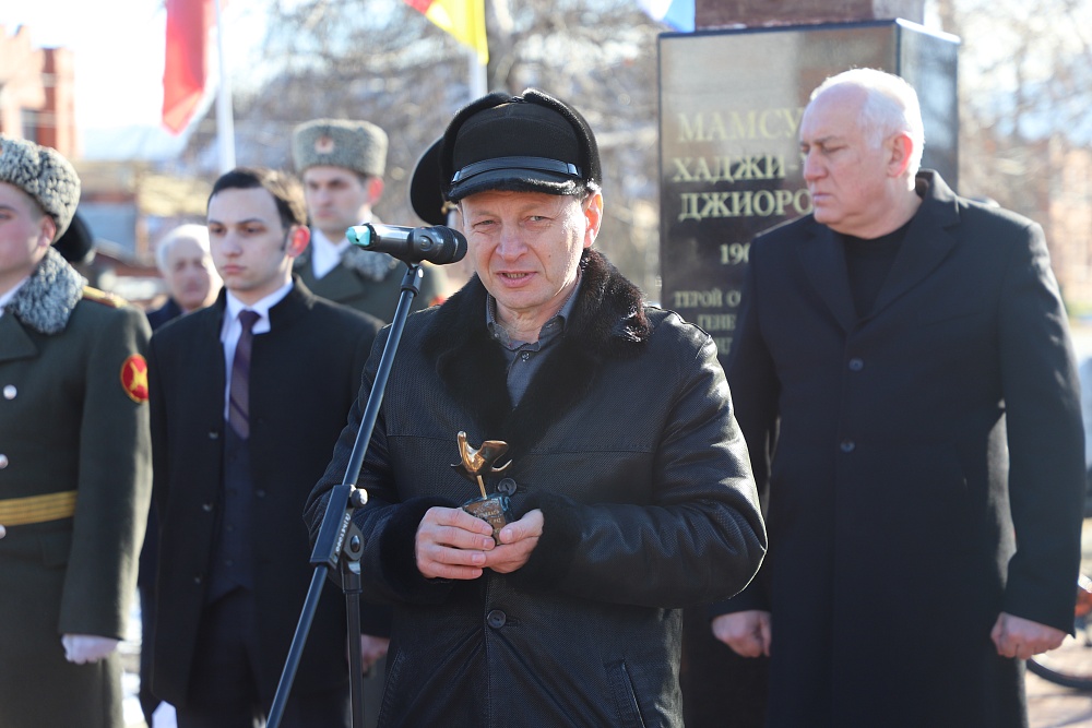 Вертел владикавказ хаджи мамсурова. Полковник. Хаджи Мамсуров Конная дивизия. Берд бар Хаджи Мамсурова.